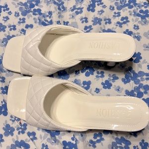 DISPLAY SHOE New NEVER WORN. Euro size 40! American Size 8.5 Cream Color